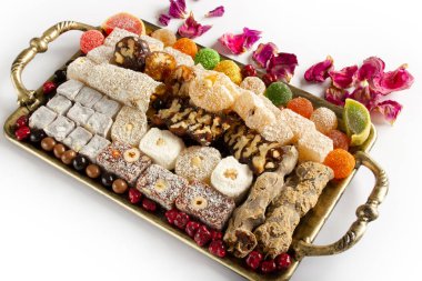 Tepside çeşitli Türk lezzetleri