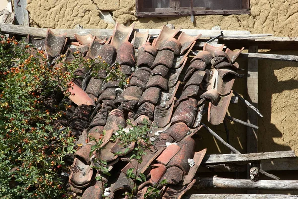 Broken Rusty Roof Tiles — Stok fotoğraf