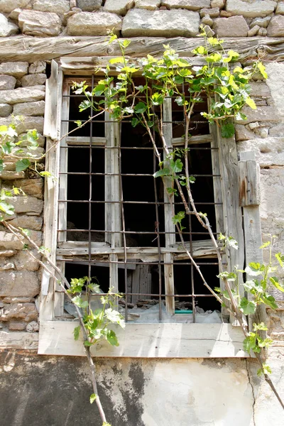 Broken Window Old Stone House — Foto Stock