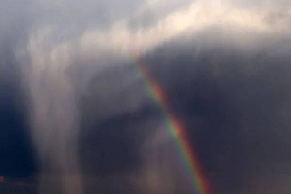 Regenboog Grijze Hemel — Stockfoto