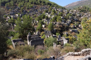 Türkiye 'de terk edilmiş bir köy. Fethiye Kayakoy.