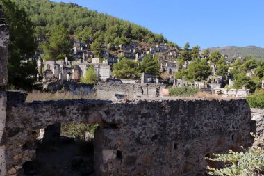 Türkiye 'de terk edilmiş bir köy. Fethiye Kayakoy.
