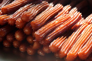 Yağda kızartılmış lezzetli tatlılar..