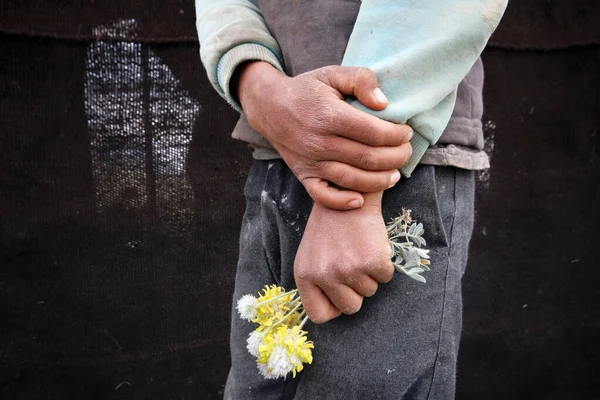 Dirty Boy Holding Flower — Stock Photo, Image