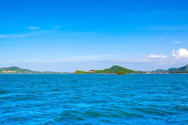 Koh Samui adasının yeşil kıyılarının güzel tropikal manzarası 