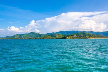 Koh Samui adasının yeşil kıyılarının güzel tropikal manzarası