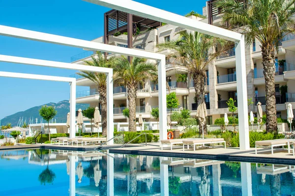 Tivat Montenegro Maio 2022 Área Piscina Luxuoso Hotel Moderno Porto Imagens De Bancos De Imagens