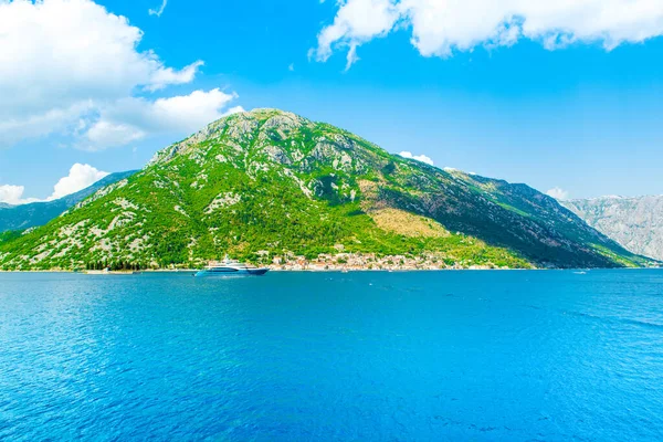 Kotor Körfezi Kıyı Şeridinin Güzel Yaz Manzarası Boka Körfezi Karadağ — Stok fotoğraf