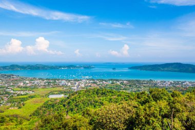 Hint Okyanusu 'nun, Phuket Adası' nın, Tayland 'ın tropikal kıyılarının güzel manzarası