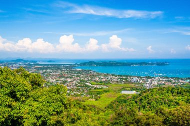 Hint Okyanusu 'nun, Phuket Adası' nın, Tayland 'ın tropikal kıyılarının güzel manzarası