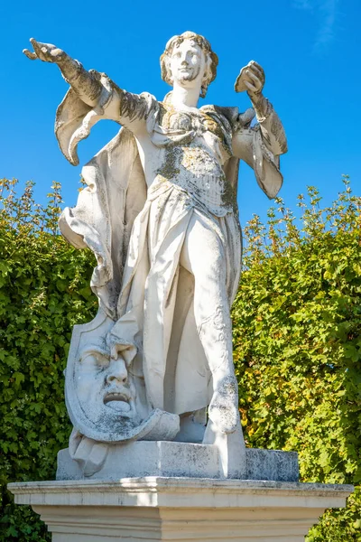 ウィーン オーストリア 2022年9月7日 ベルヴェデーレ宮殿の庭の古い像 — ストック写真