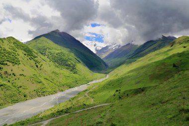 Kafkasya Yeşil dağlar
