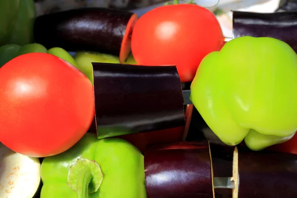Röd grön och violett råa vegetabiliska — Stockfoto