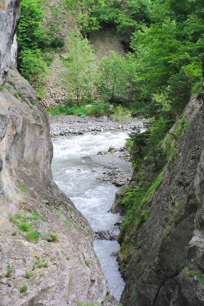 Waterfall in Caucasus mountains — Stock fotografie