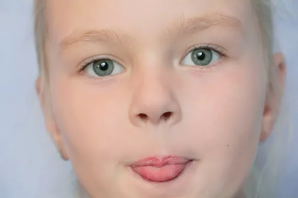 Retrato de chica con ojos azules — Foto de Stock