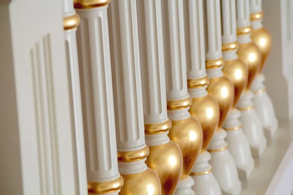 Witte en gouden balustrade patroon — Stockfoto