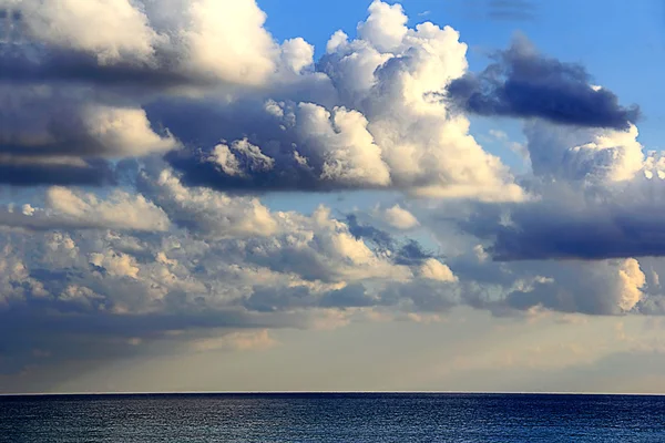 Kuva meri ja pilvisyys taivas — kuvapankkivalokuva