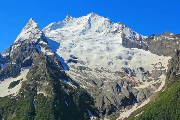 Montagne nella regione del Caucaso in Russia — Foto Stock