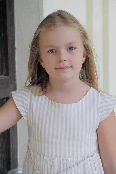 Retrato de menina com olhos azuis — Fotografia de Stock