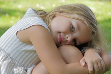 mavi gözlü kız portresi