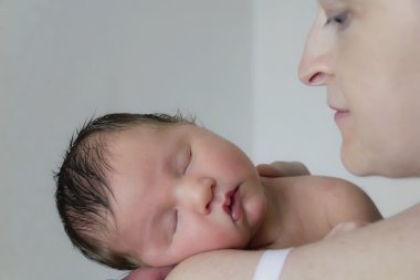 Uyuyan sevimli bebek