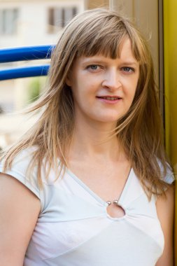 uzun saçlı sarışın kadın