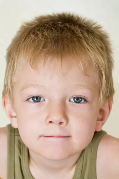 Portret van een leuke jongen — Stockfoto