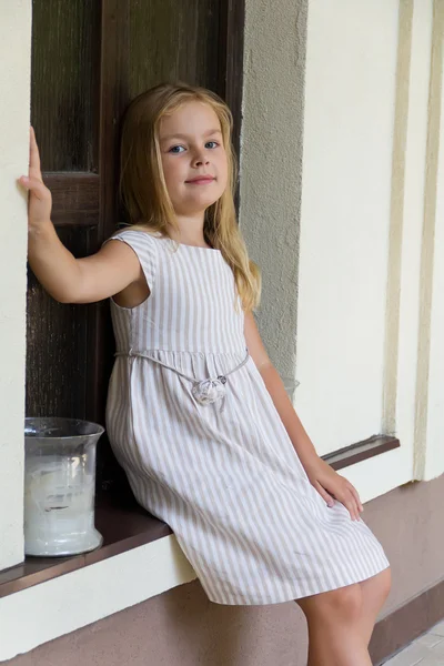 Linda chica de cinco años —  Fotos de Stock