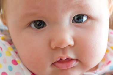 sevimli yeni doğan bebek