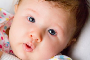 sevimli yeni doğan bebek