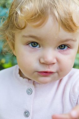 sevimli gülümseyen bebek