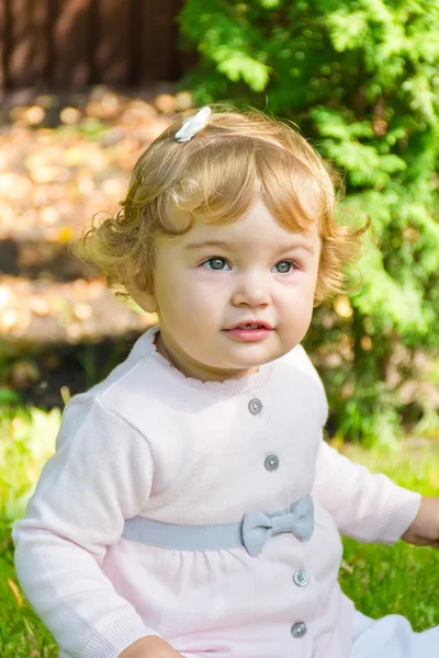 Mignon bébé souriant — Photo