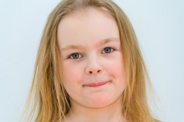 sevimli kız yedi yaşında