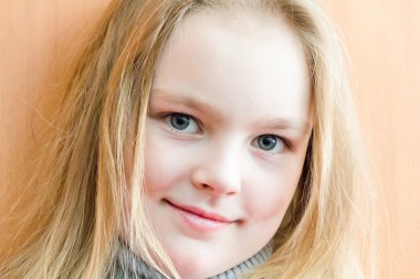 sevimli kız yedi yaşında