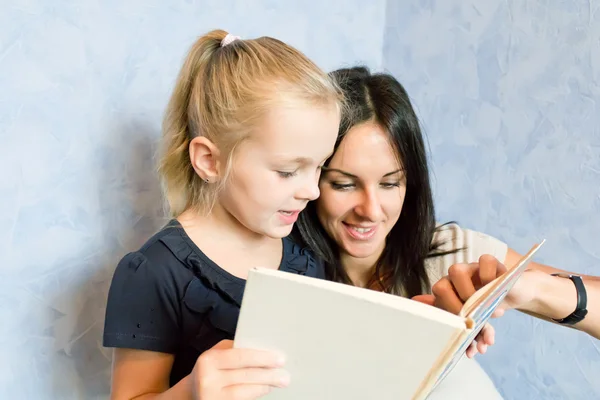 Mother and daughter — Stock Photo, Image