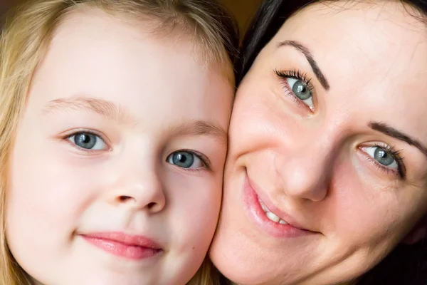 Mother and daughter — Stock Photo, Image