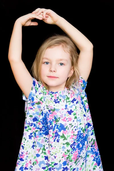 Menina dança bonito — Fotografia de Stock