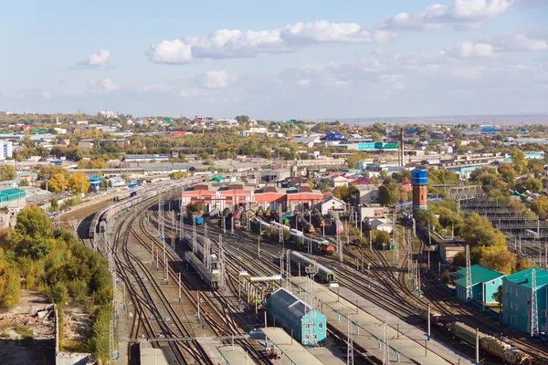 Blick vom Vogelflug auf die Eisenbahn — Stockfoto