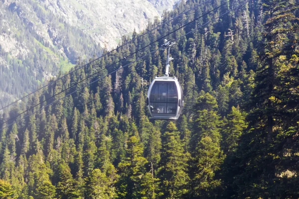 Bergbanan i Kaukasus bergen — Stockfoto