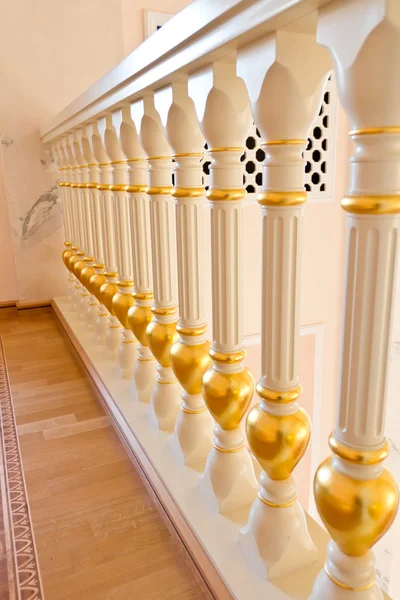 Witte en gouden balustrade patroon — Stockfoto