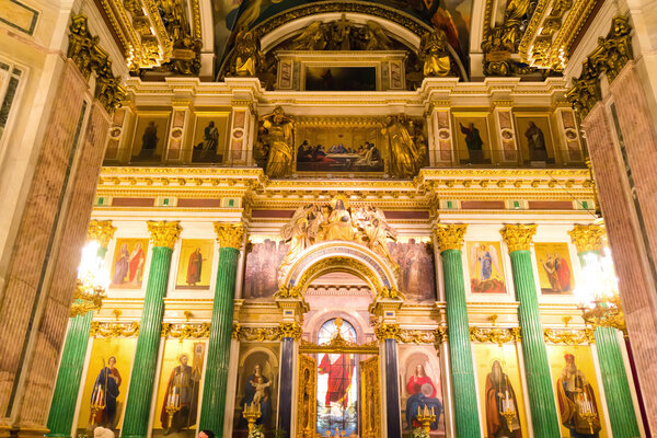 Интерьер храма православия в России
