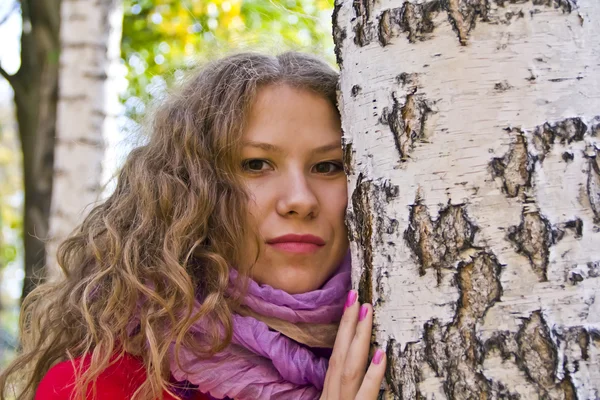 Young woman in autumn — Stock Photo, Image