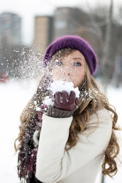 Girl and snow — Stock Photo, Image