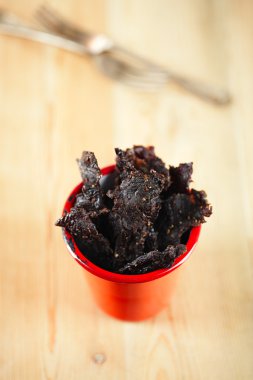 kurutulmuş sığır - ev yapımı kuru baharatlı et iyileştirdi.