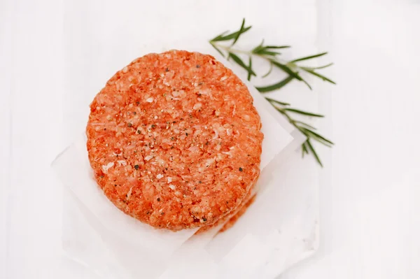 Raw burgers for hamburgers, in a pile — Stock Photo, Image