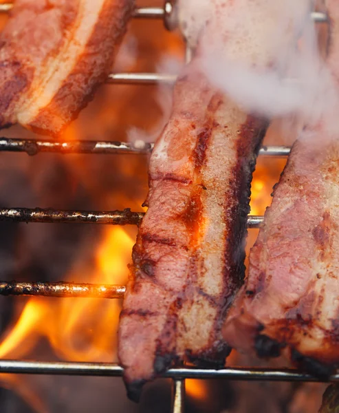 Domuz eti Barbekü Barbekü Izgara ateşle — Stok fotoğraf