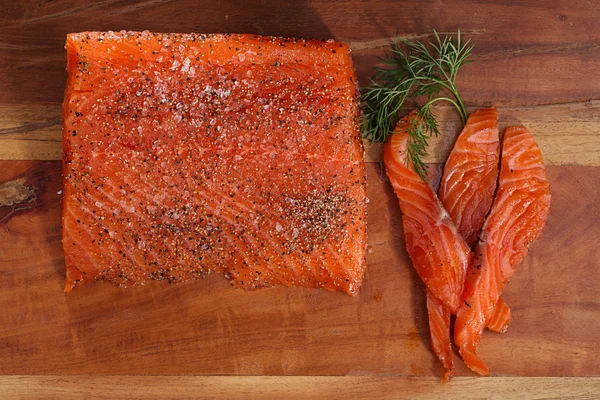 Geräucherter Lachs hausgemacht — Stockfoto