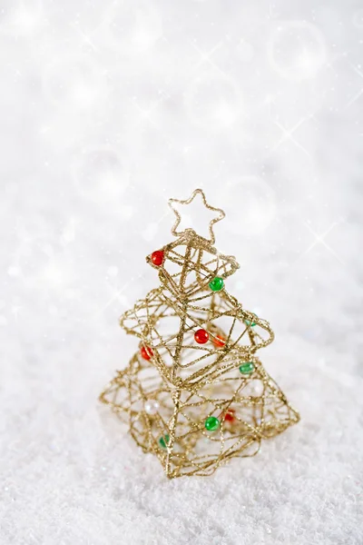 Glitter christmas tree decoration on white snow background — Stock Photo, Image