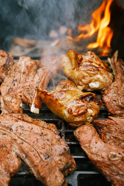 Food meat - chicken and beef on party summer barbecue grill — Stock Photo, Image