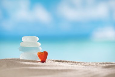 okyanus, plaj ve deniz manzarası ile kalp deniz cam seaglass